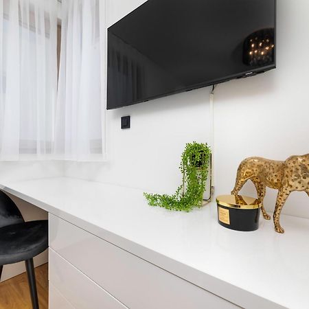 Villa Njivice Apartman Marina Exteriör bild