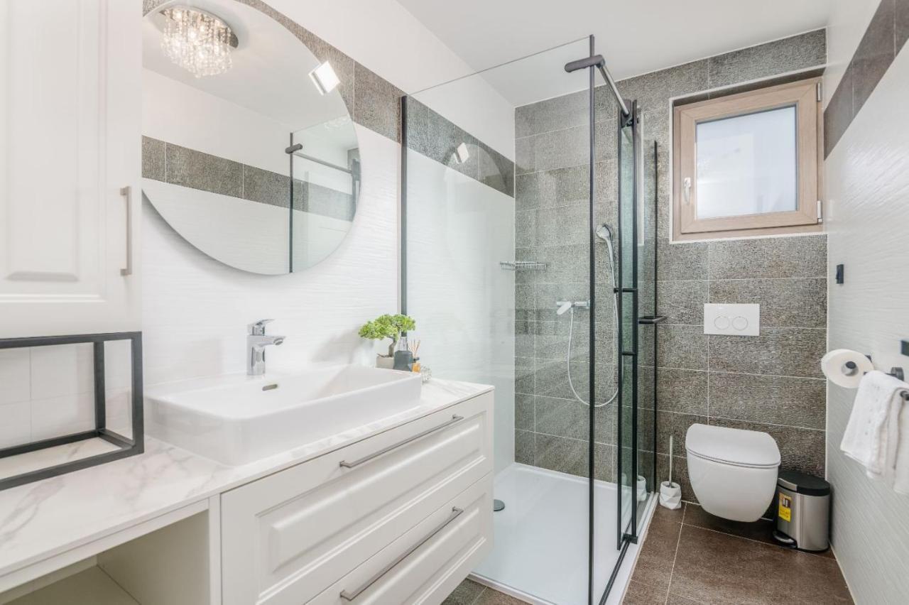 Villa Njivice Apartman Marina Exteriör bild