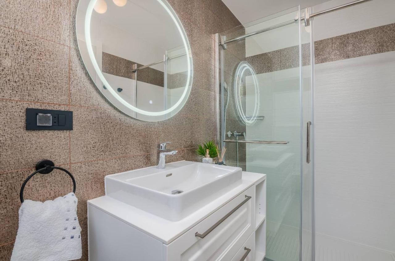 Villa Njivice Apartman Marina Exteriör bild