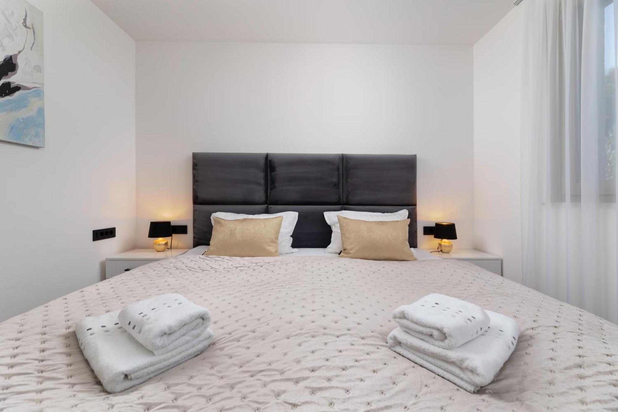 Villa Njivice Apartman Marina Exteriör bild
